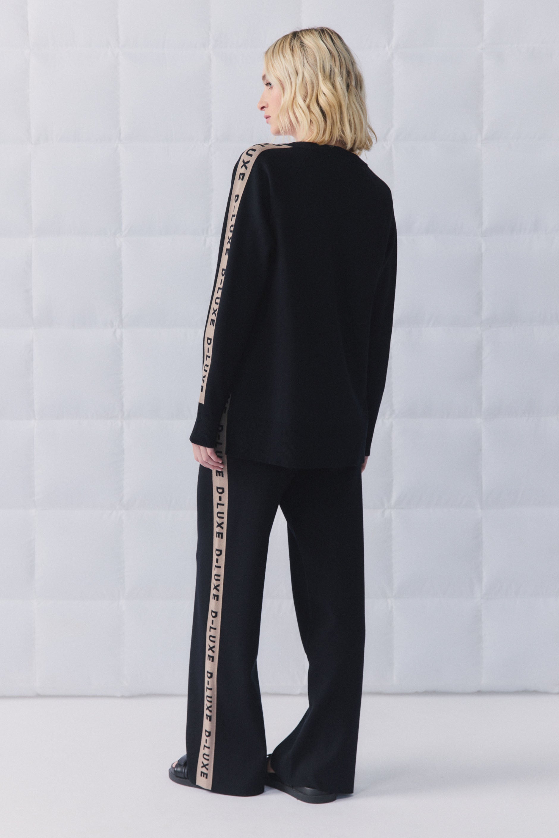[TEST] D-Luxe Logo Panel Knit