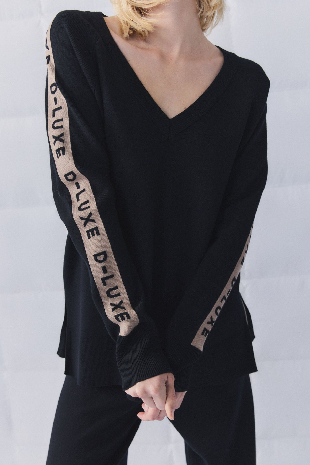 [TEST] D-Luxe Logo Panel Knit