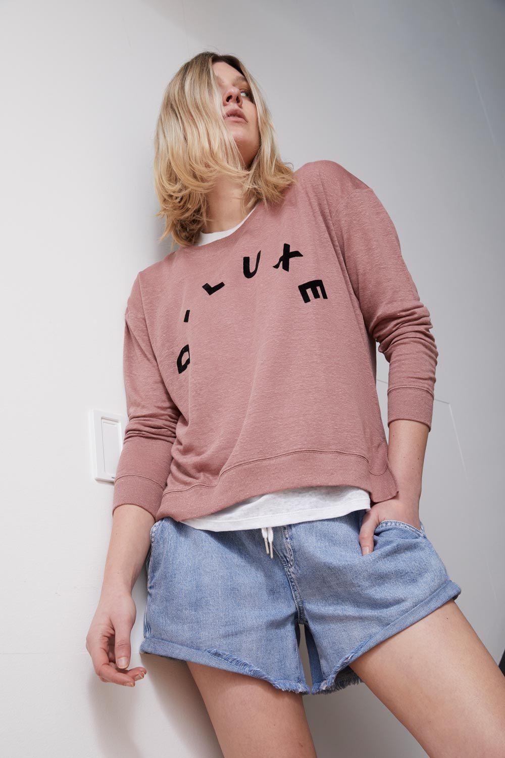 [TEST] D-Luxe Linen Logo Tee