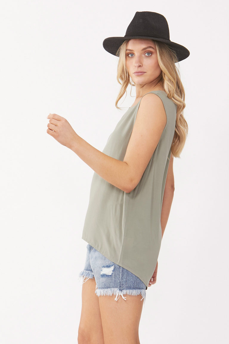 [TEST] Lucy High Low Top