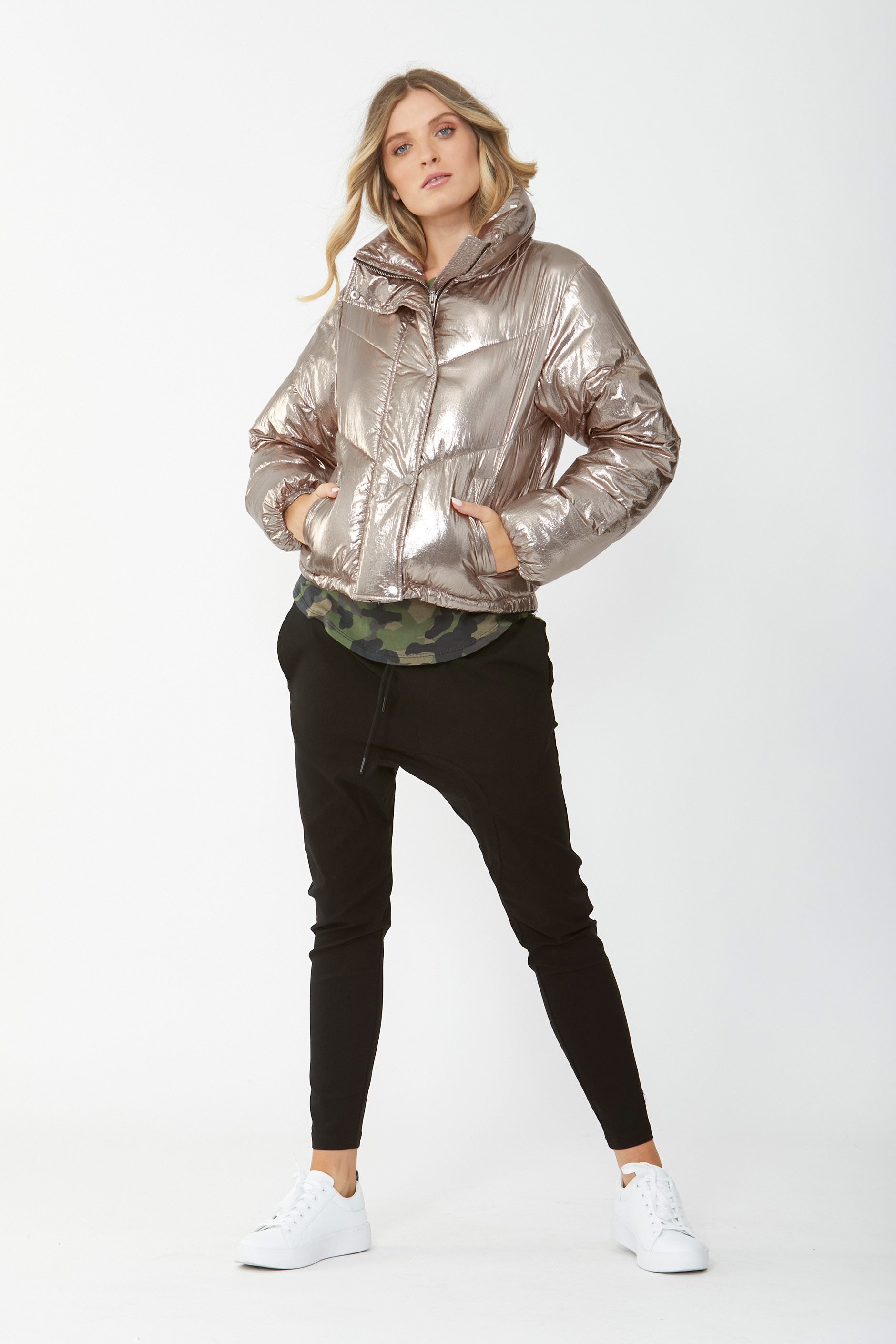 [TEST] D-Luxe Metallic Puffer