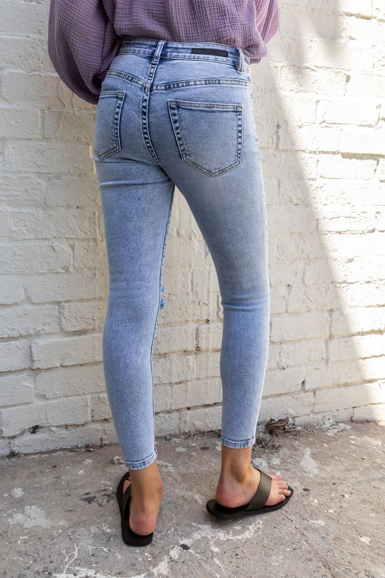 [TEST] Evie Button Distressed Jean