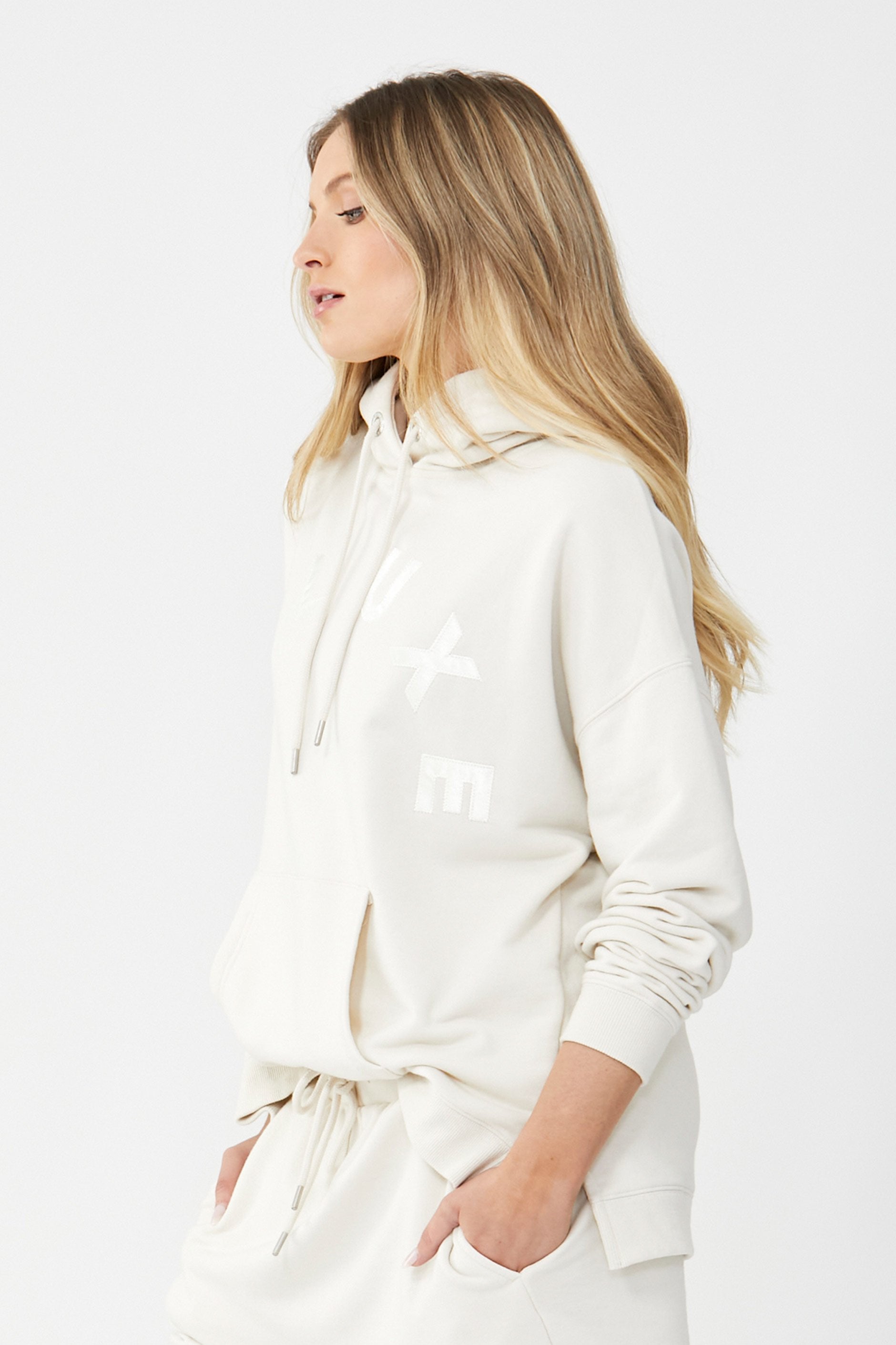 [TEST] D-Luxe Satin Applique Hoodie